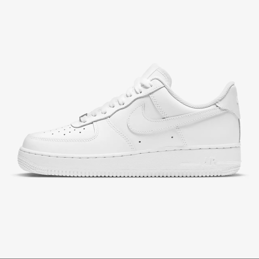 Y7 white NIKE Air Force 1s